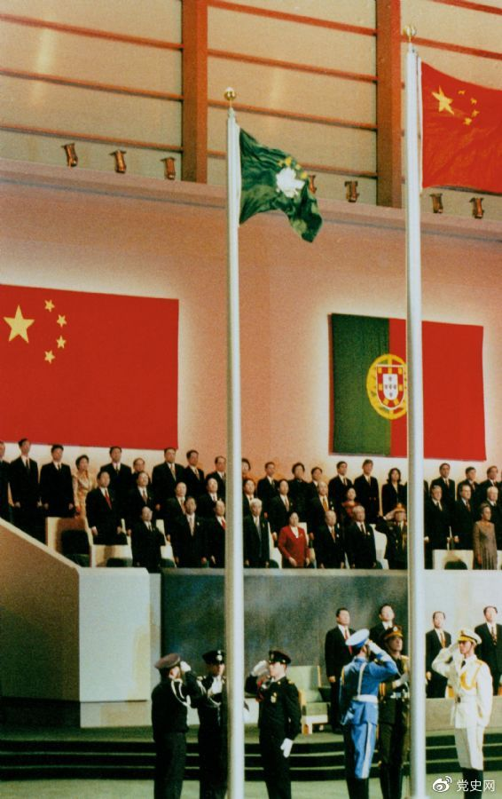 1999年12月20日，中國(guó)政府恢復(fù)行使對(duì)澳門(mén)的主權(quán)。